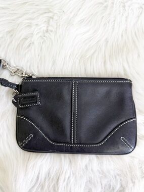 Coach Black Leather Wristlet Pouch Signature Lining Zip Clutch